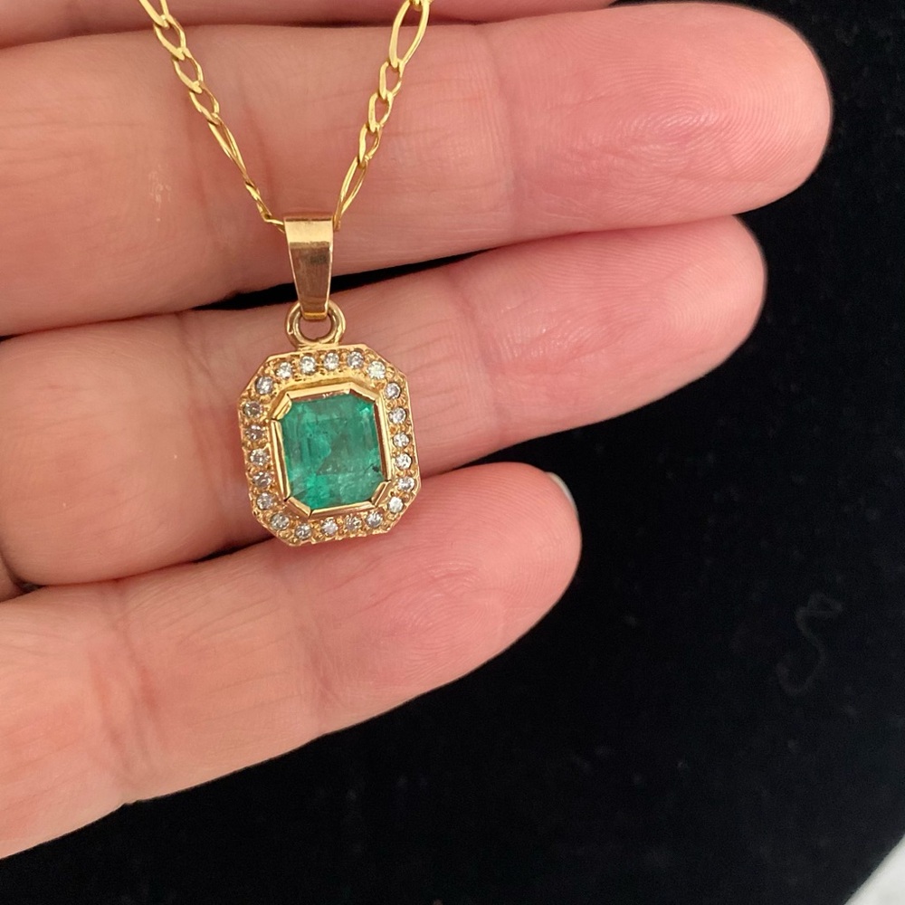 Real Colombian Emerald, Diamonds and solid 18k Gold Pendant Necklace
